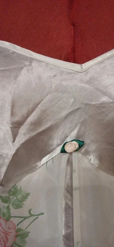 New white floral satin nightgown and veils – photo 5